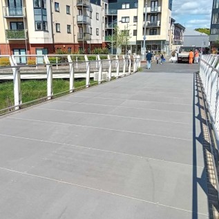 Bridge Flooring Panels provide a slip resistant surface finish.